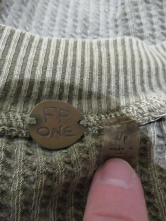 FREE PEOPLE FP ONE Cropped Interlaken Thermal Top Moss Green Small Boho Casual - Picture 15 of 15